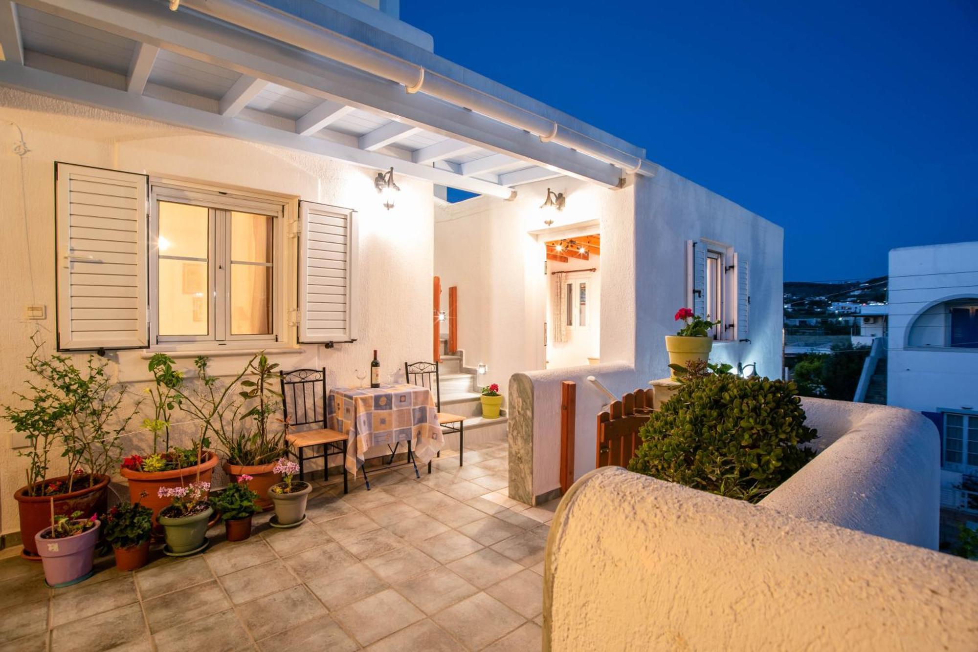 Kontaratos Studios & Apartments Parikia  Bagian luar foto